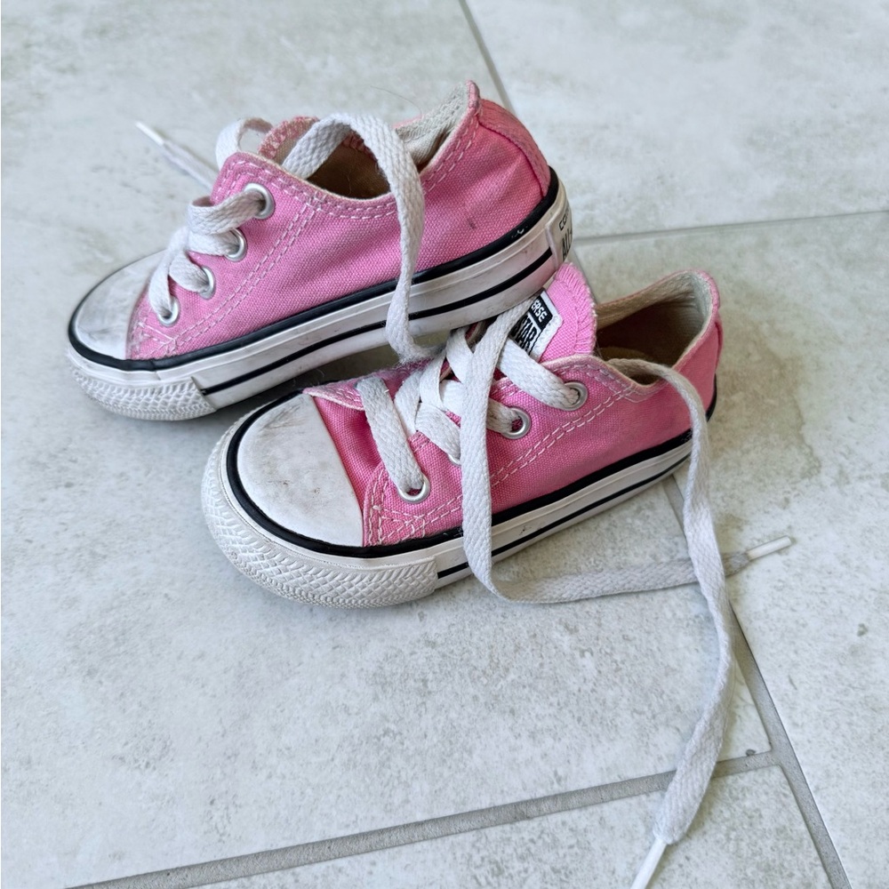 Toddler Girls Pink Converse Sneakers Low with Shoelaces Size 6